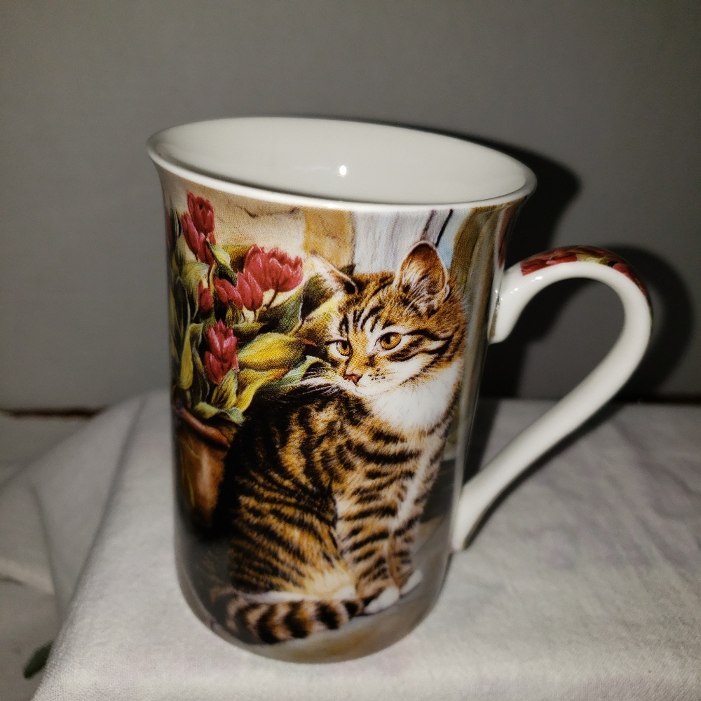 Vintage Cottage Tabby Porcelain Coffee Mug